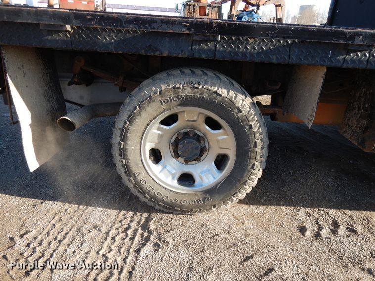 image for item DF5872 2011 Ford F350 Super Duty Crew Cab bale bed pickup truck