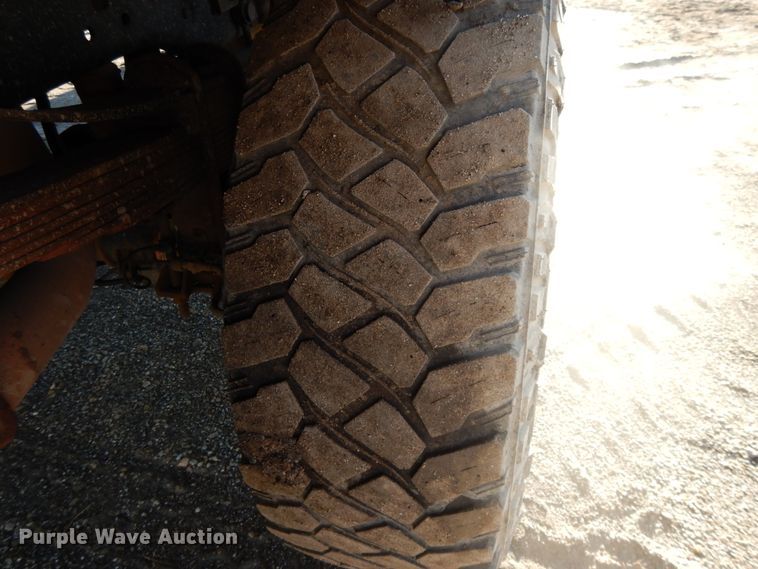 image for item DF5872 2011 Ford F350 Super Duty Crew Cab bale bed pickup truck