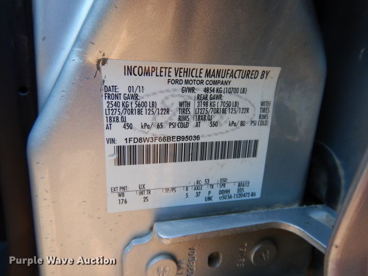 image for item DF5872 2011 Ford F350 Super Duty Crew Cab bale bed pickup truck