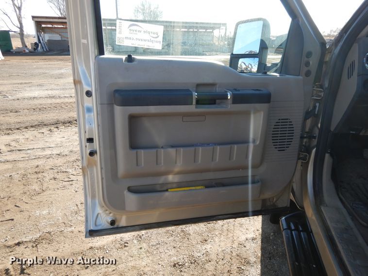 image for item DF5874 2009 Ford F250 Super Duty flatbed pickup truck