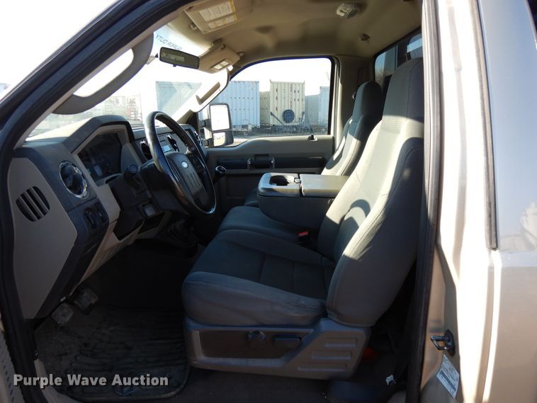 image for item DF5874 2009 Ford F250 Super Duty flatbed pickup truck