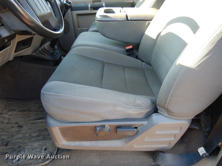 image for item DF5874 2009 Ford F250 Super Duty flatbed pickup truck