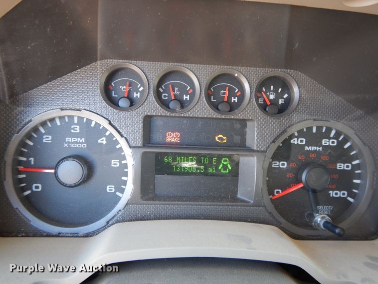 image for item DF5874 2009 Ford F250 Super Duty flatbed pickup truck