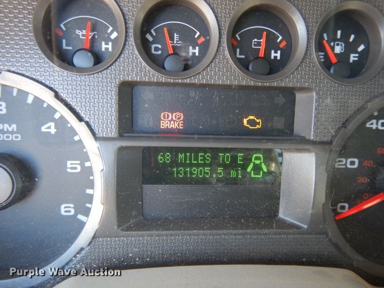 image for item DF5874 2009 Ford F250 Super Duty flatbed pickup truck