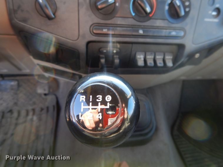 image for item DF5874 2009 Ford F250 Super Duty flatbed pickup truck