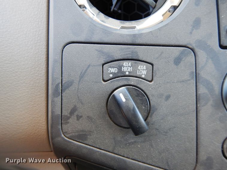 image for item DF5874 2009 Ford F250 Super Duty flatbed pickup truck