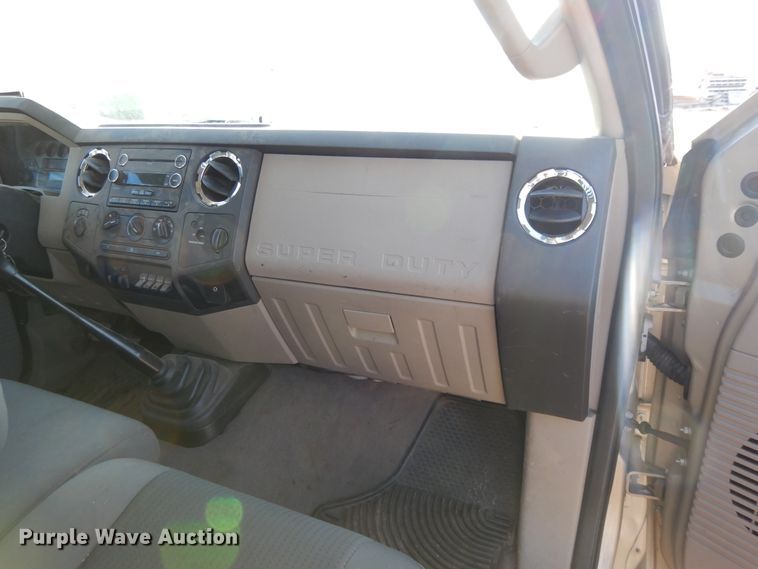 image for item DF5874 2009 Ford F250 Super Duty flatbed pickup truck