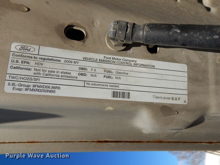 image for item DF5874 2009 Ford F250 Super Duty flatbed pickup truck