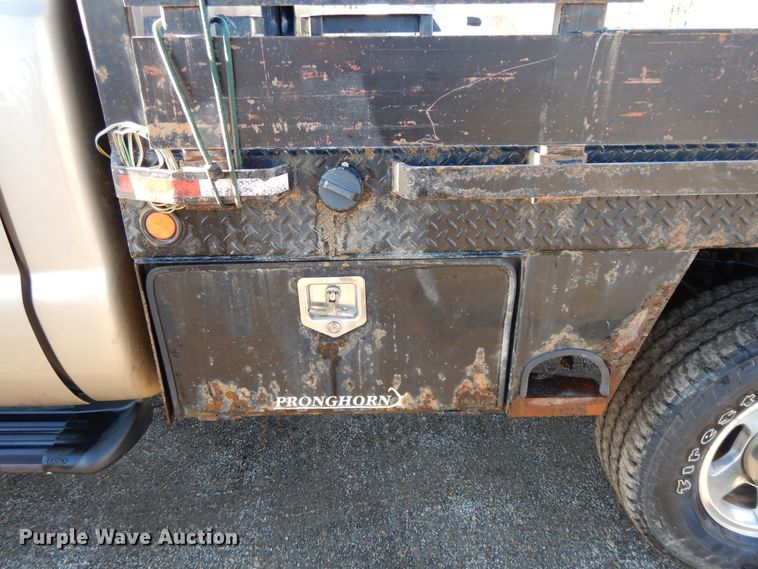 image for item DF5874 2009 Ford F250 Super Duty flatbed pickup truck