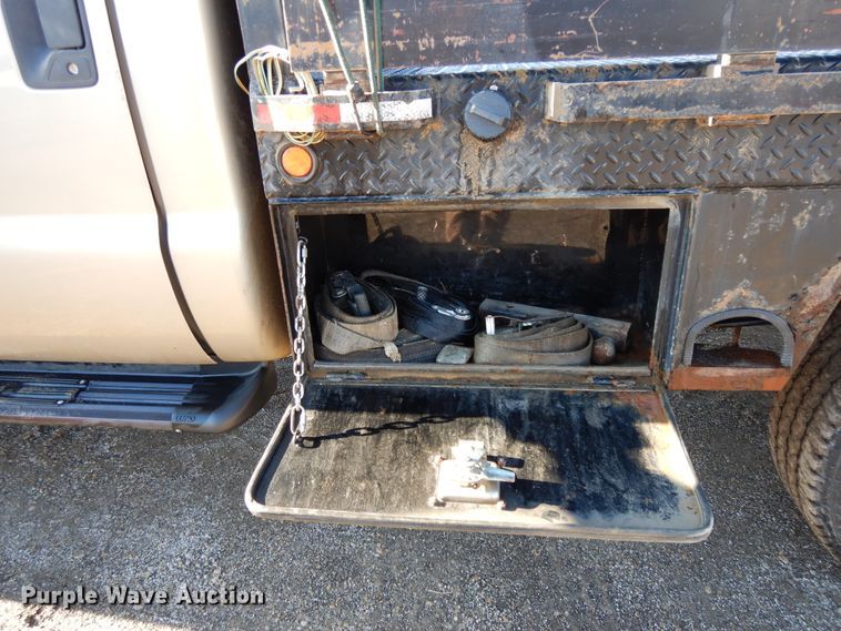 image for item DF5874 2009 Ford F250 Super Duty flatbed pickup truck
