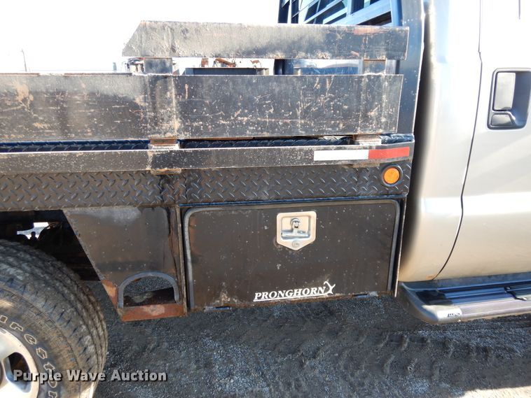 image for item DF5874 2009 Ford F250 Super Duty flatbed pickup truck