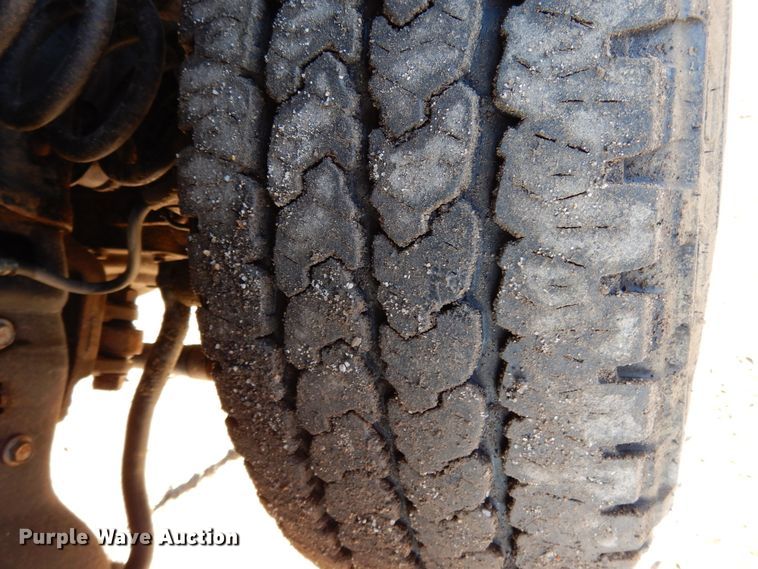 image for item DF5874 2009 Ford F250 Super Duty flatbed pickup truck