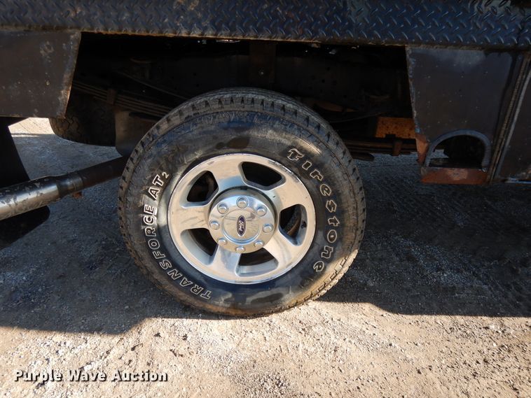 image for item DF5874 2009 Ford F250 Super Duty flatbed pickup truck