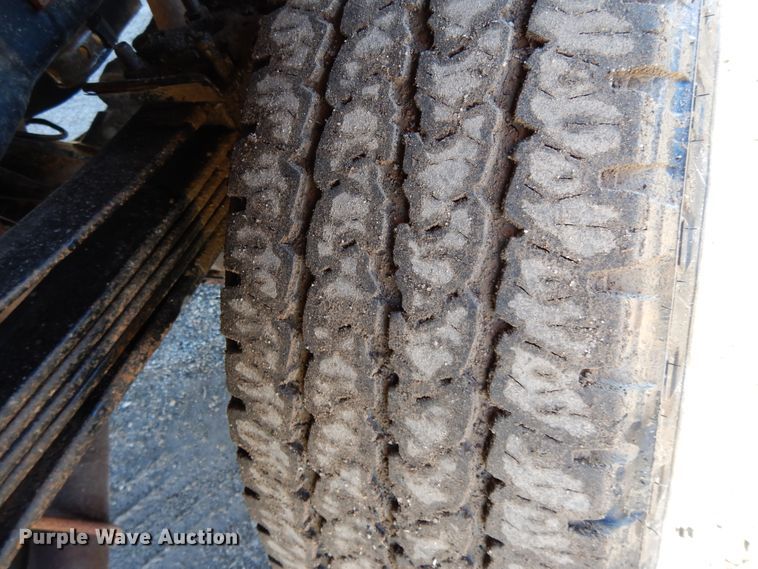 image for item DF5874 2009 Ford F250 Super Duty flatbed pickup truck