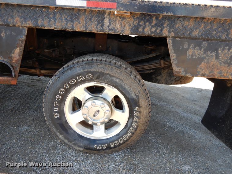 image for item DF5874 2009 Ford F250 Super Duty flatbed pickup truck