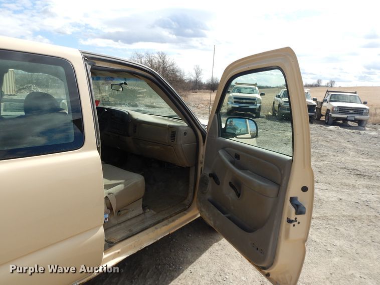 image for item DF5882 2001 Chevrolet Silverado 1500 Ext. Cab pickup truck