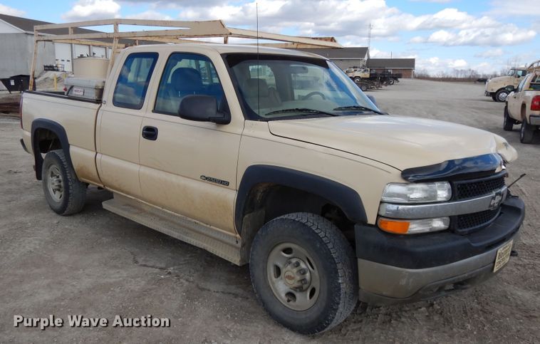 image for item DF5884 2001 Chevrolet Silverado 2500HD Ext. Cab pickup truck
