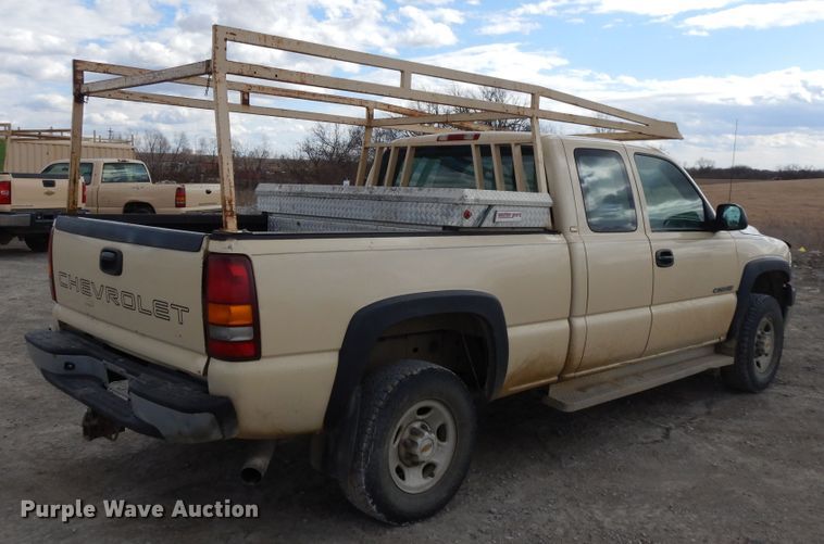 image for item DF5884 2001 Chevrolet Silverado 2500HD Ext. Cab pickup truck
