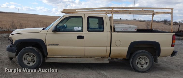 image for item DF5884 2001 Chevrolet Silverado 2500HD Ext. Cab pickup truck