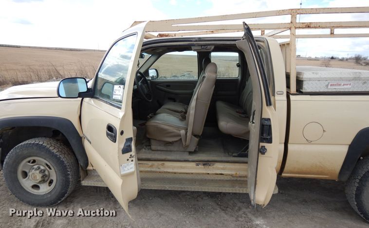 image for item DF5884 2001 Chevrolet Silverado 2500HD Ext. Cab pickup truck