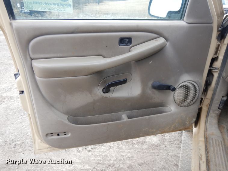 image for item DF5884 2001 Chevrolet Silverado 2500HD Ext. Cab pickup truck