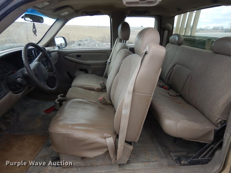 image for item DF5884 2001 Chevrolet Silverado 2500HD Ext. Cab pickup truck