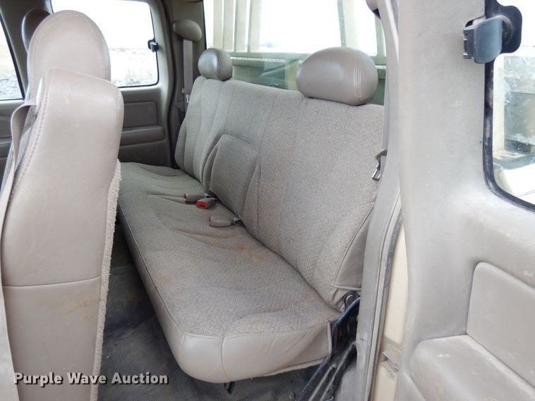 image for item DF5884 2001 Chevrolet Silverado 2500HD Ext. Cab pickup truck