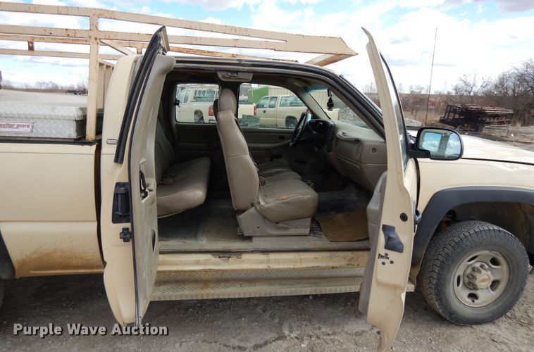 image for item DF5884 2001 Chevrolet Silverado 2500HD Ext. Cab pickup truck