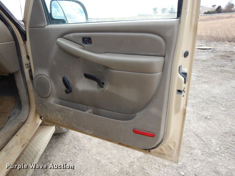 image for item DF5884 2001 Chevrolet Silverado 2500HD Ext. Cab pickup truck