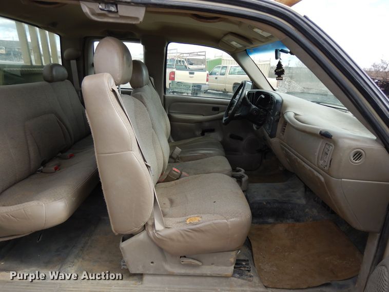 image for item DF5884 2001 Chevrolet Silverado 2500HD Ext. Cab pickup truck