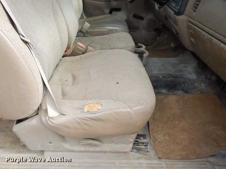 image for item DF5884 2001 Chevrolet Silverado 2500HD Ext. Cab pickup truck