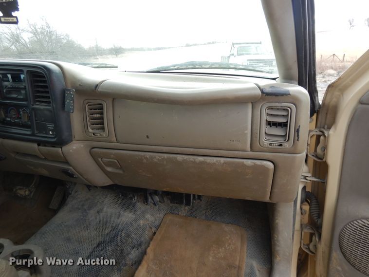 image for item DF5884 2001 Chevrolet Silverado 2500HD Ext. Cab pickup truck