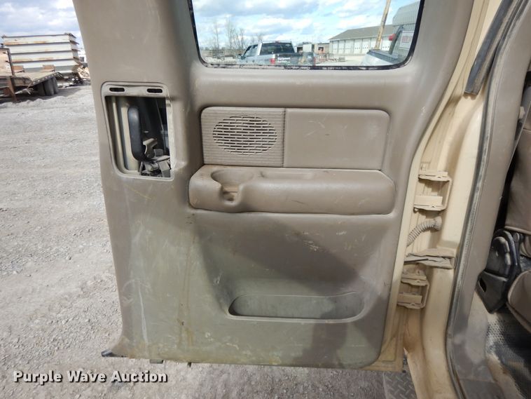 image for item DF5884 2001 Chevrolet Silverado 2500HD Ext. Cab pickup truck