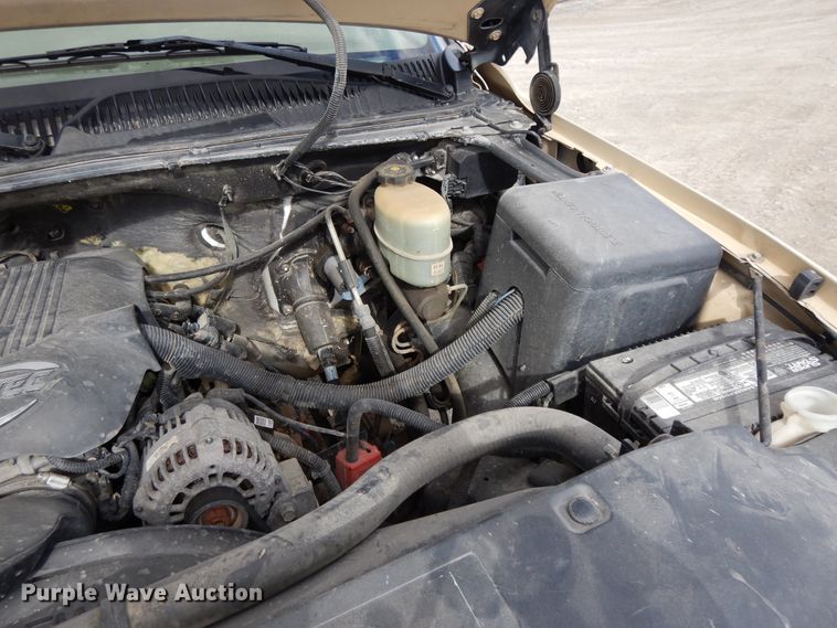 image for item DF5884 2001 Chevrolet Silverado 2500HD Ext. Cab pickup truck