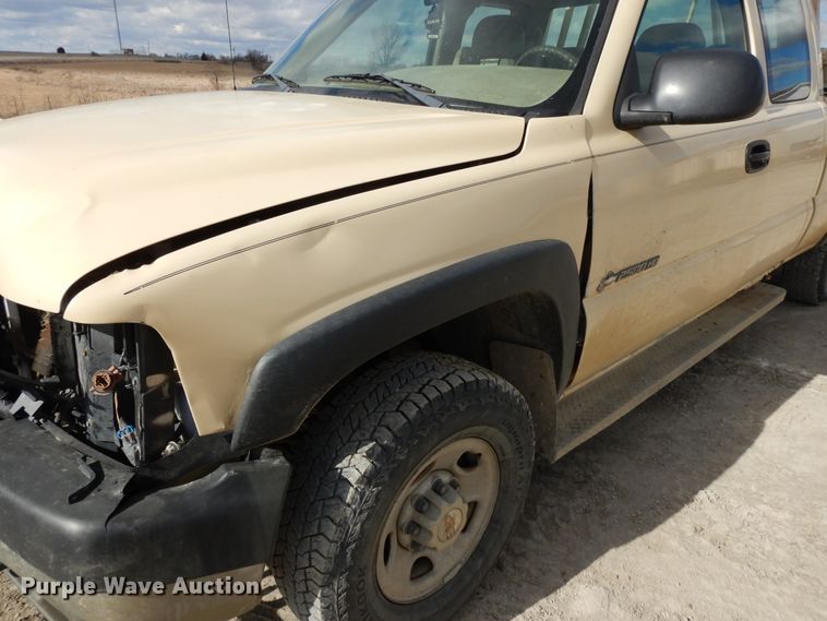 image for item DF5884 2001 Chevrolet Silverado 2500HD Ext. Cab pickup truck