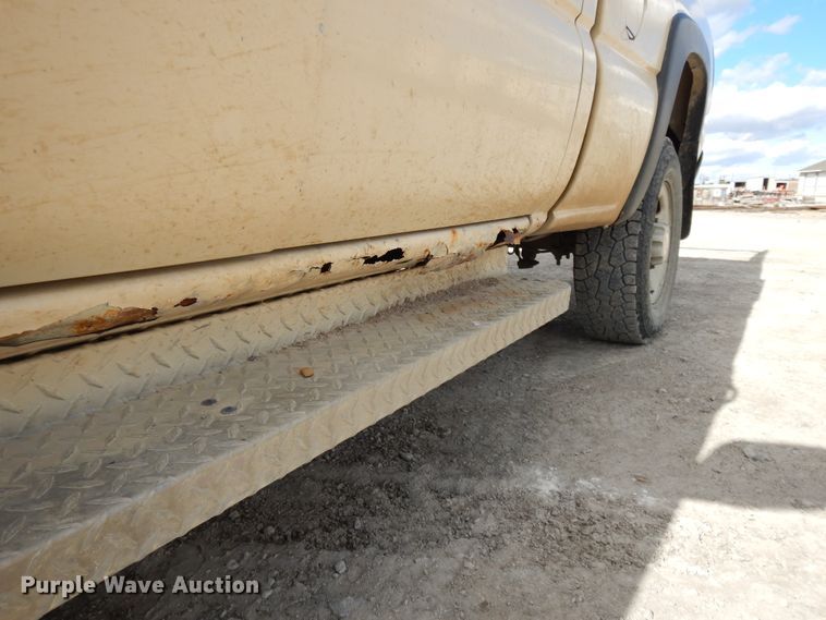 image for item DF5884 2001 Chevrolet Silverado 2500HD Ext. Cab pickup truck