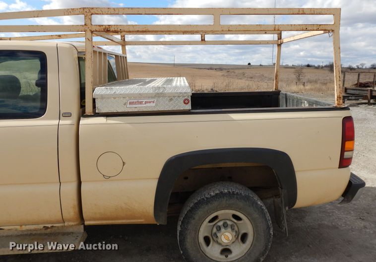 image for item DF5884 2001 Chevrolet Silverado 2500HD Ext. Cab pickup truck