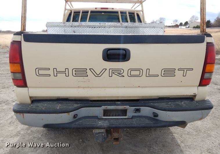image for item DF5884 2001 Chevrolet Silverado 2500HD Ext. Cab pickup truck