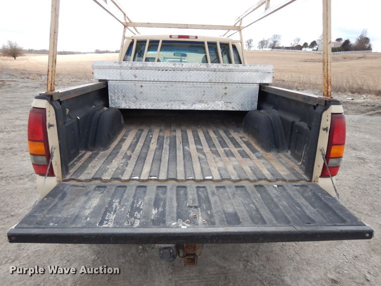 image for item DF5884 2001 Chevrolet Silverado 2500HD Ext. Cab pickup truck