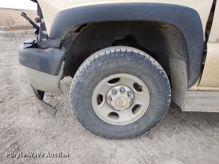 image for item DF5884 2001 Chevrolet Silverado 2500HD Ext. Cab pickup truck