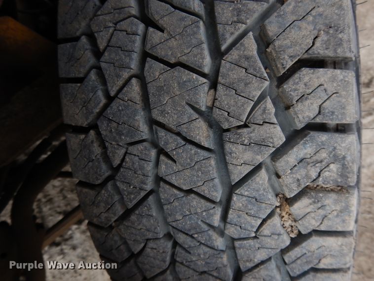 image for item DF5884 2001 Chevrolet Silverado 2500HD Ext. Cab pickup truck