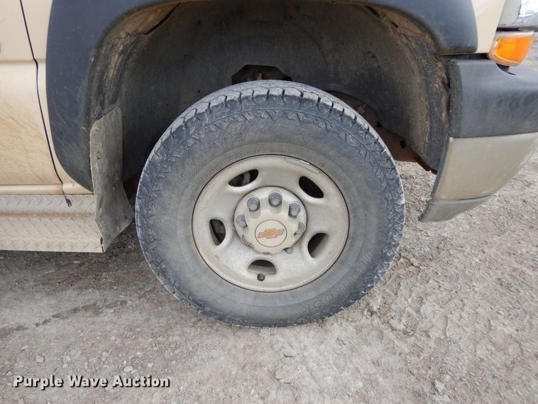 image for item DF5884 2001 Chevrolet Silverado 2500HD Ext. Cab pickup truck