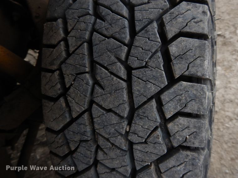 image for item DF5884 2001 Chevrolet Silverado 2500HD Ext. Cab pickup truck