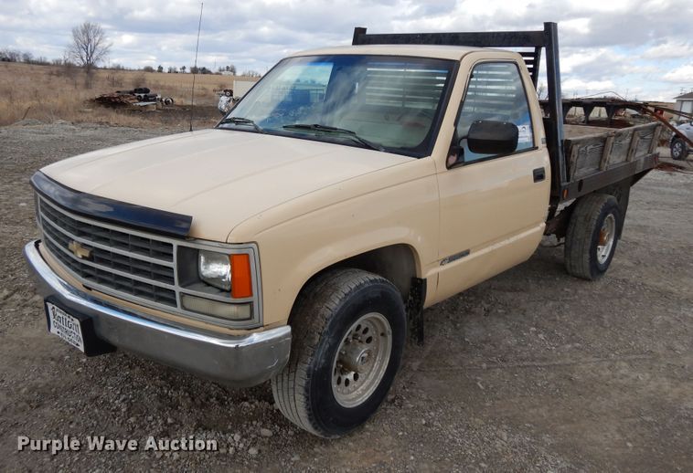 image for item DF5885 1990 Chevrolet C2500 flatbed pickup truck