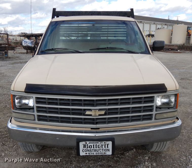image for item DF5885 1990 Chevrolet C2500 flatbed pickup truck