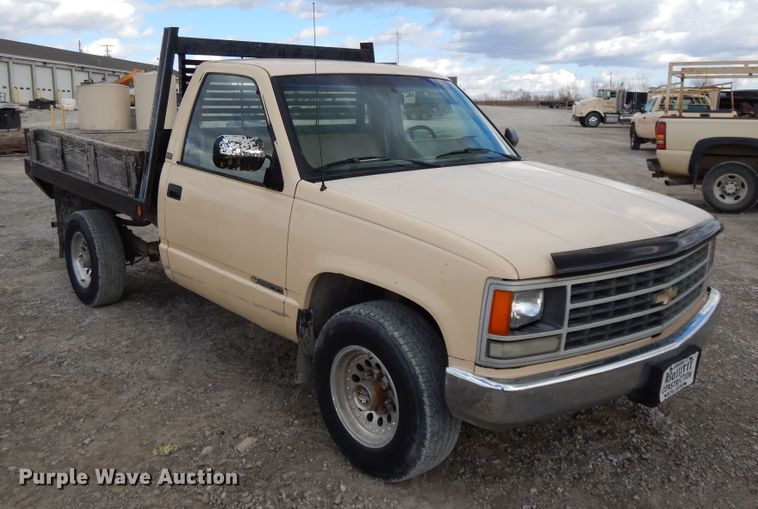 image for item DF5885 1990 Chevrolet C2500 flatbed pickup truck