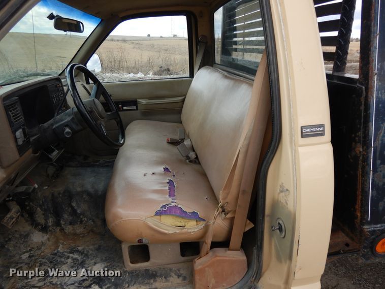 image for item DF5885 1990 Chevrolet C2500 flatbed pickup truck