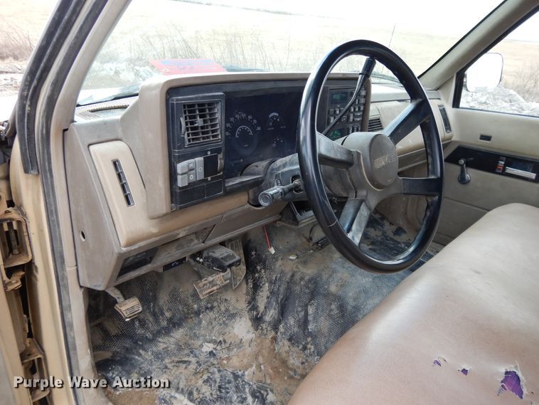 image for item DF5885 1990 Chevrolet C2500 flatbed pickup truck