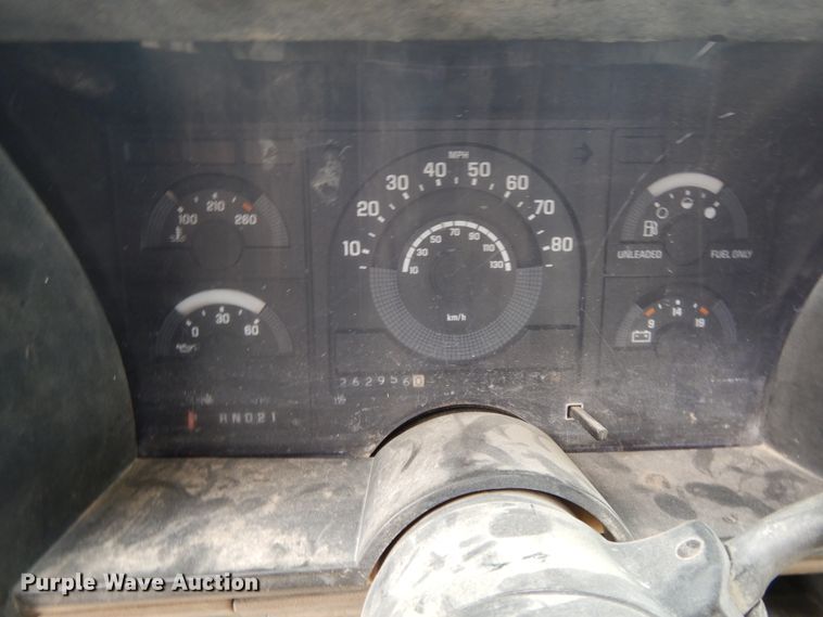 image for item DF5885 1990 Chevrolet C2500 flatbed pickup truck