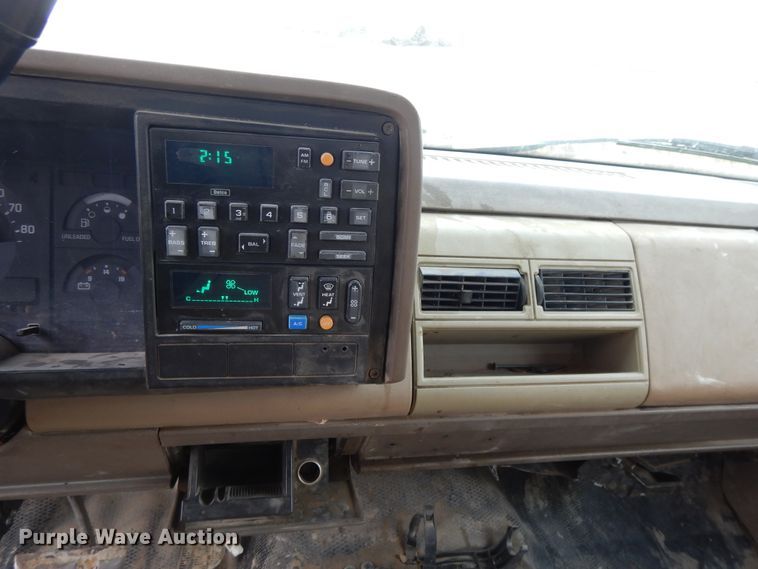 image for item DF5885 1990 Chevrolet C2500 flatbed pickup truck